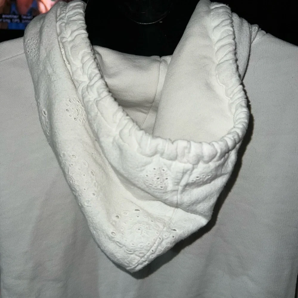 Hollister Full Zip Cropped Eyelet Hood Hoodie - Picture 10 of 11